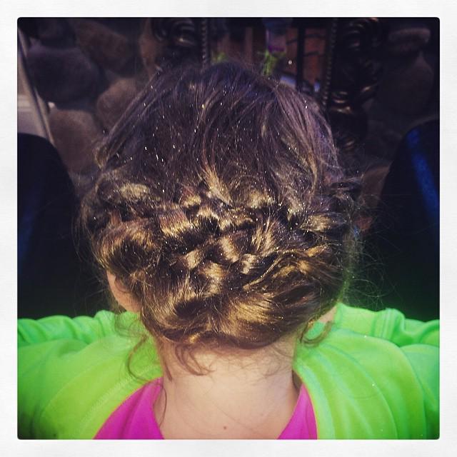 Pynkbookamy's tweet photo. RT Glitter Chignon! Hair by @gretchieg  #redken #redkenbraidglitter  #trappepa #hairsalon ✨✨✨ #instagram pic @gretc… http://t.co/0Aigy6mD7H