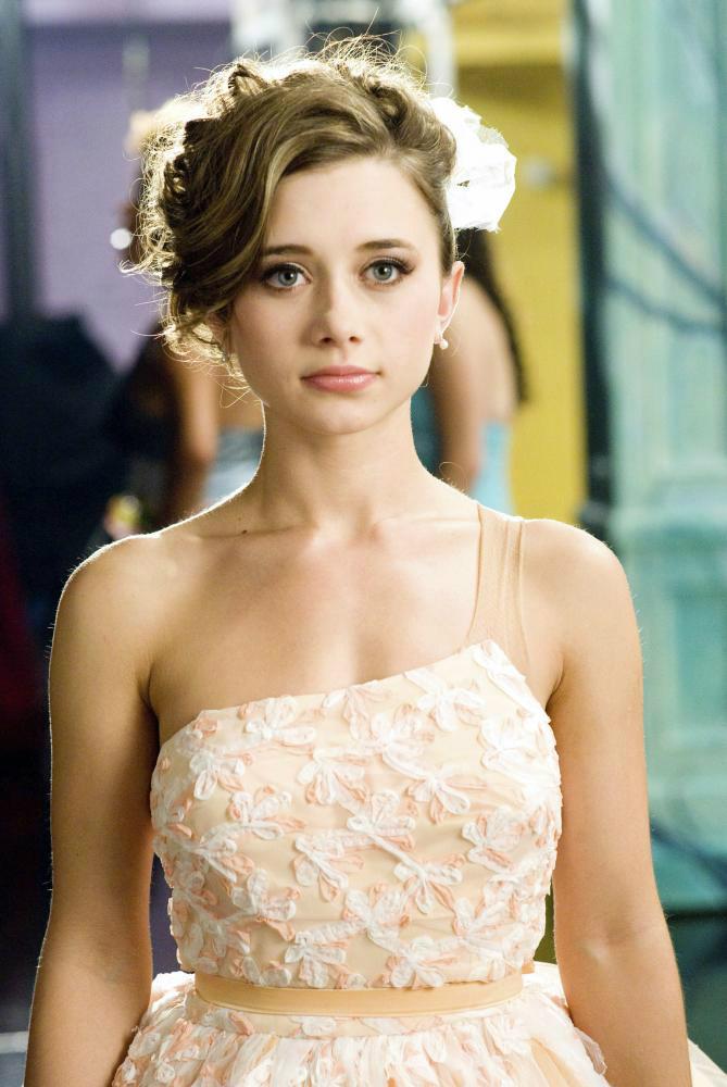 Olesya Rulin in HIGH SCHOOL MUSICAL 3: SENIOR YEAR  2008.  Happy birthday Miss Rulin. 