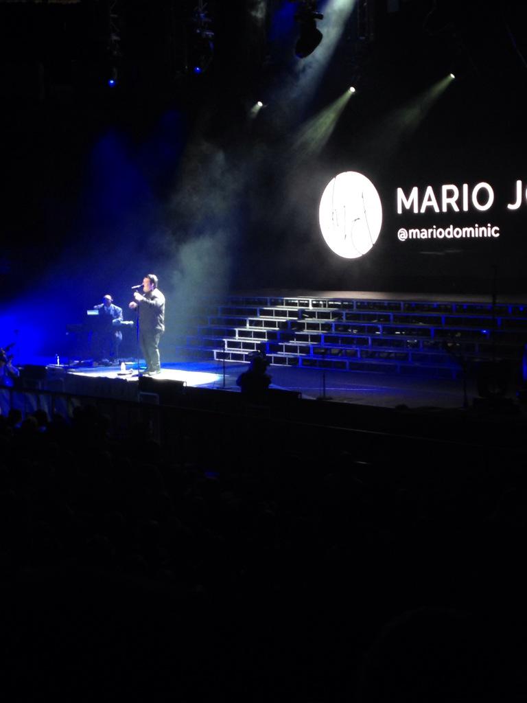 hipsterhoying's tweet photo. #PTXBOS http://t.co/okyD6s6grN
