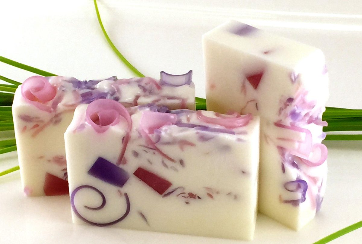 CraftLaunch's tweet image. Hello lilac, it's been a while- bit.ly/1Ggjl32 (by @EttasSoaps)