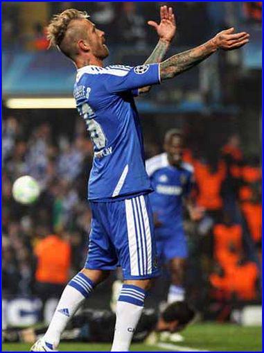 Happy 32nd birthday to former blue Raul Meireles.  