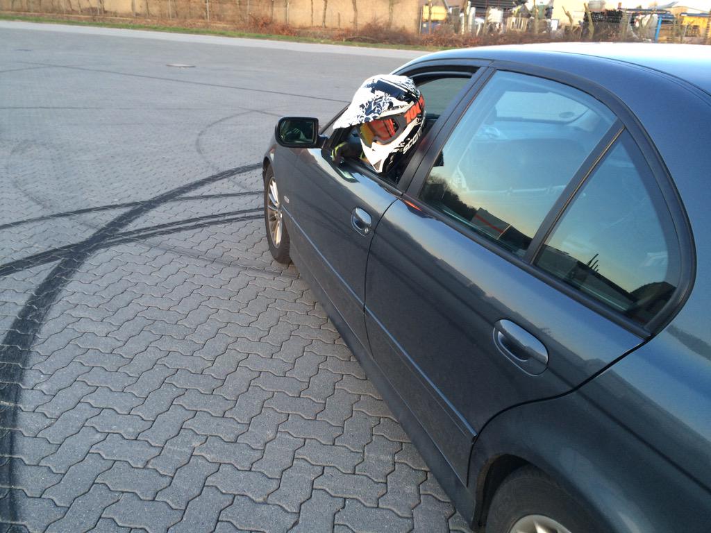 EnduroFreak300's tweet photo. #BMW #530 #drift #helmet #scorpionexo #100% #MonsterEnergyHandschuhe #fun http://t.co/QzyvCCppjY