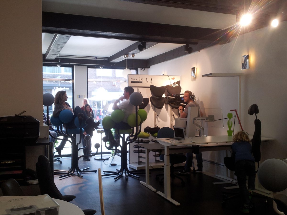 REACON2's tweet photo. '#Gezond zitten' momenteel wordt een gesprek tussen Aukje (SBS6) en Jan Tissing opgenomen, #uitzending: 22 mrt. http://t.co/fxVMlt2Qt2