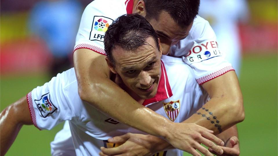 Happy birthday to Jelle Vossen (26), Piotr Trochowski (31) & Aldo Duscher (36)
 