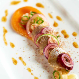 Filetes de arenques marinados, vinagreta de Gordon Finest Scotch - blog.bierwinkel.es/filetes-de-are…