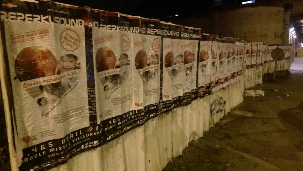 enfantdterreaux's tweet photo. On nous a passé ça.

Ça colle sur Lyon, à priori.

#21Mars
#JAimeLaVie

Rendez vous samedi, place Bellecour. http://t.co/sUqhUMjFH3