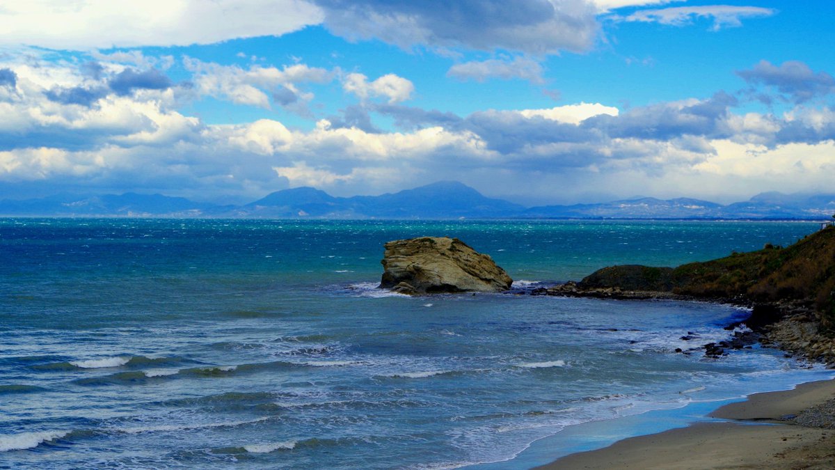 PenAndSea's tweet photo. Stürmischer Märztag am Strand bei Agropoli im #Cilento #cilentoinside #Italien http://t.co/MmBMdQctaL