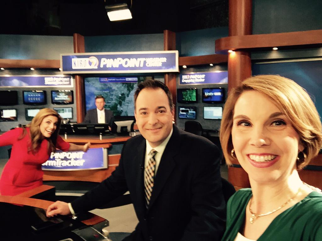 MichellMillman's tweet image. .@JeffKIRO7 and I in green 4 #SaintPatricksDay but @AlexisKIRO7 &amp;amp; @MorganKIRO7 can&apos;t play! #greenscreenproblems