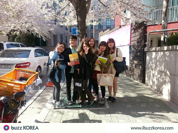 ibuzzkorea's tweet photo. [K-Trend]
March is an exiting month for campuses in #Korea as the new semester begins! http://t.co/3RT9wsuFN1