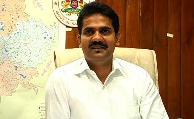 ndtv's tweet photo. Protests, call for CBI probe after IAS officer DK Ravi is found dead in Bengaluru http://t.co/uP111cyzMF http://t.co/oTl2PDN874