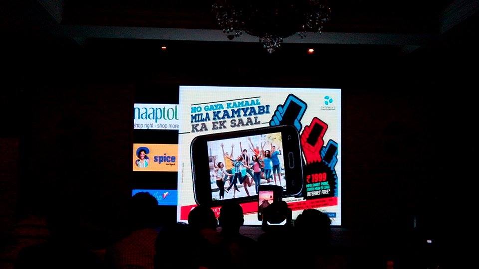gizbot's tweet photo. All three #PocketSurfer Smartphones will have Free Unlimited Internet Browsing for 1 year on Reliance Communications. http://t.co/wM0JBVuWhO
