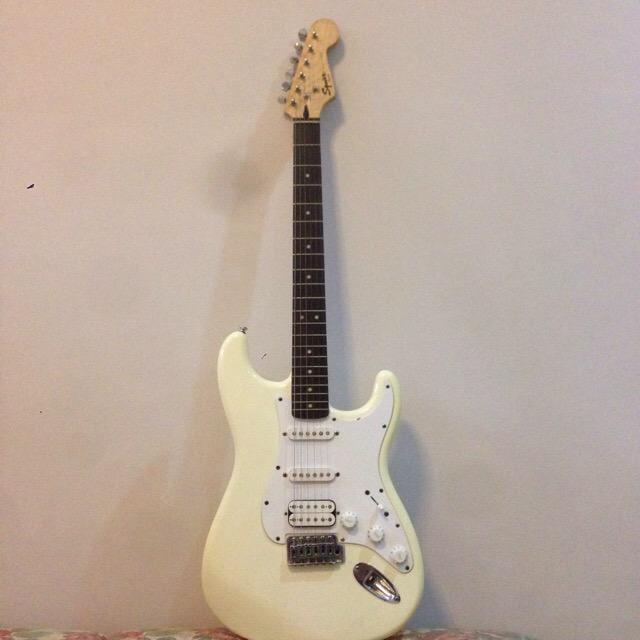 bryan_mrshall's tweet photo. Dijual Squier bullet strat. Warna cantik Cod Jakarta pusat. Jual 1.9juta @radyaguitars @gitarisINA http://t.co/3jtNQf6dp9