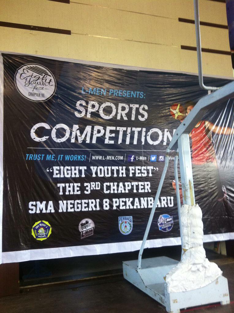 LMenPekanbaru's tweet photo. Acara udah mau dimulai ni, siapa ni yang hadir di Gor Tribuana? http://t.co/0w9pdtOWEM