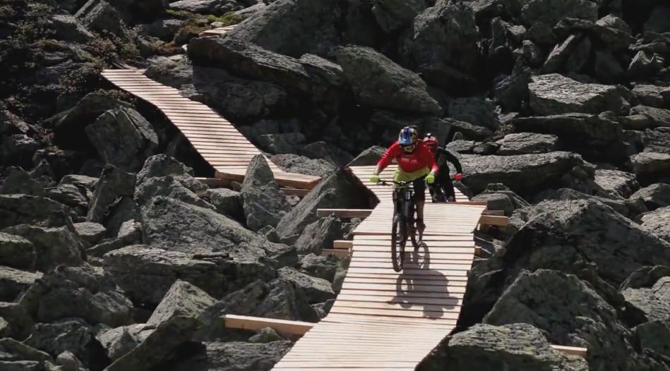 esmtb's tweet image. Descubriendo el bikepark de Verbier, ¿la nueva joya de Europa? 12km DH y más de 200km enduro: esmtb.com/2015/03/17/bik…