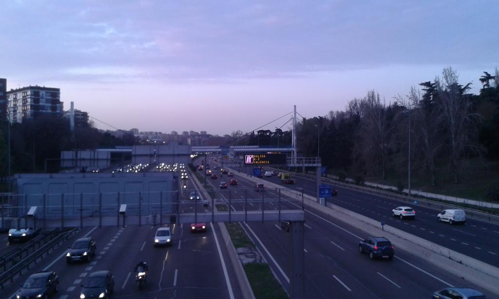 asamblealaelipa's tweet photo. La Elipa amanece con pancartas de las Marchas de la Dignidad, anunciando la manifestación del #21MVolvemosaMadrid. http://t.co/TyWJG0arUb
