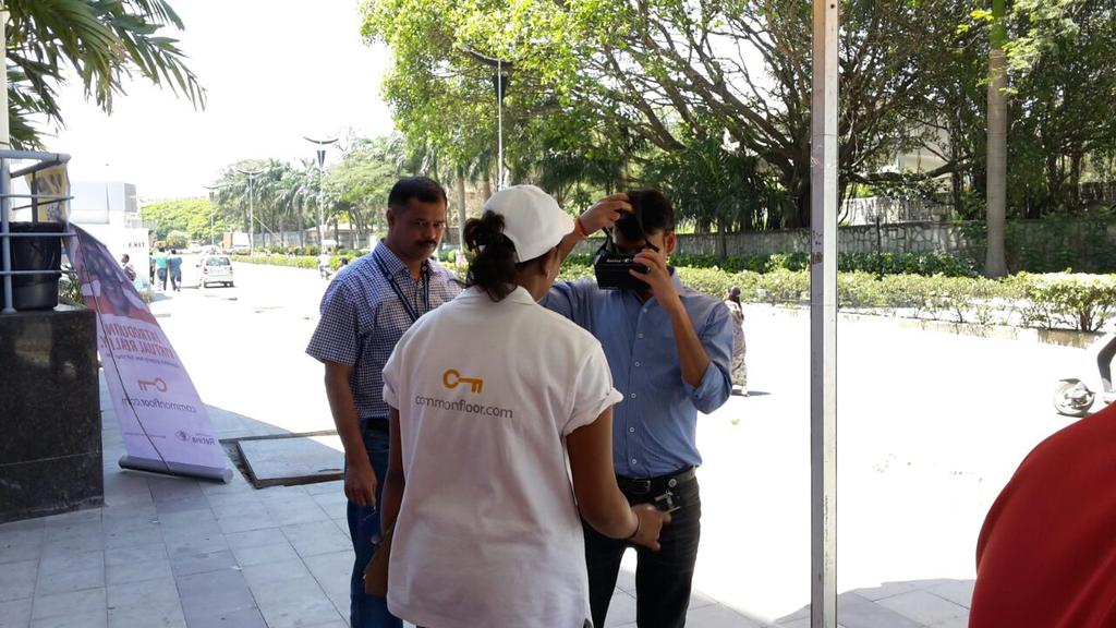 CF_Retina's tweet photo. More and more wow experiences being shared by people... Come and #ExperienceCFRetina today at Bagmane Tech Park http://t.co/x6WzG2Uabf