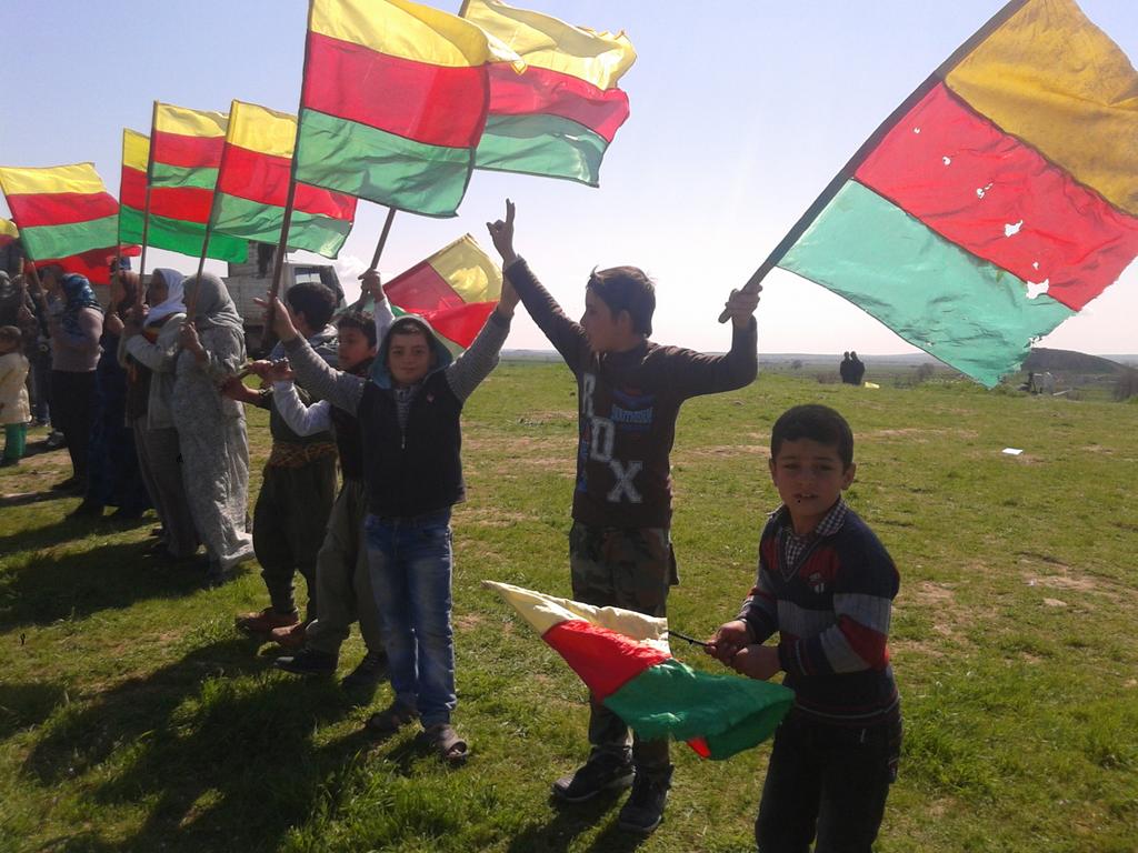 #Kobane , Etmanek'te gerçekleştirilen Newroz'u selamlıyor.