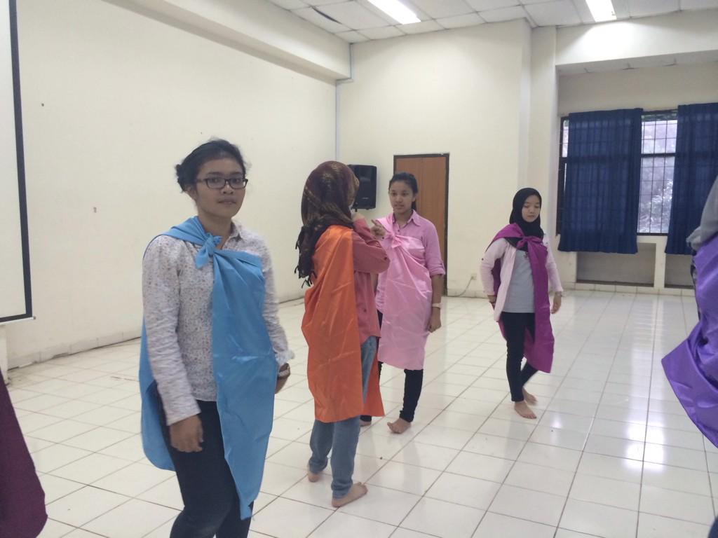 Amethyst sedang berlatih untuk makrab.