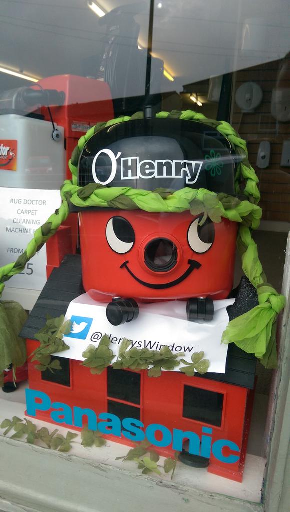 HenrysWindow's tweet photo. Top o' thee morning to ya.
Happy #StPatricksDay 
To all those raising a glass tonight, Sláinte #StPaddysDay #o'henry http://t.co/lzaq4KnMg4