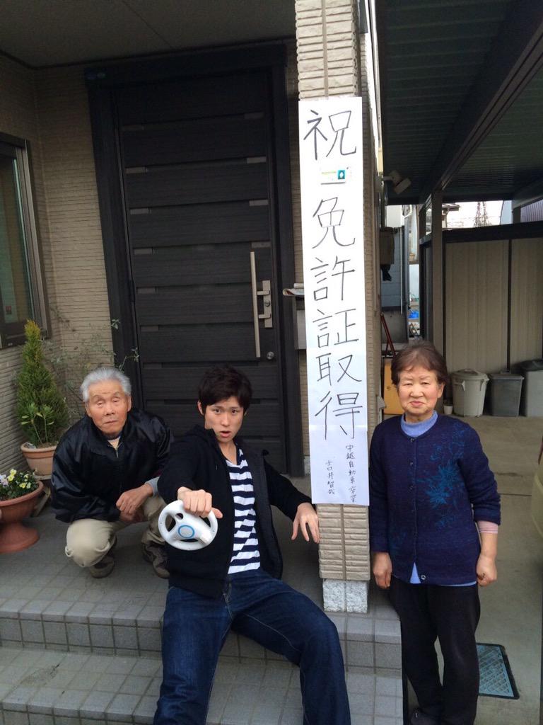 NEWyoshii's tweet photo. お前らの最大のミスは路上に俺と言う名のモンスターを解き放ったことだッ。ふっ臭いぜ http://t.co/rGWFyMtar9