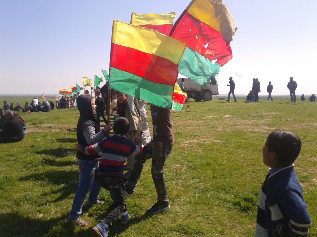 #Kobane 
Sınır bir halkı engelleyemez!
Bijî Newroz!