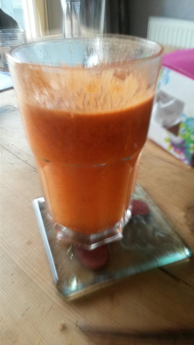 msteasdale's tweet photo. Today's juice - carrot, lemon and omega 3 #HIGHVIBE #rawfood http://t.co/OvnzT2NKQe
