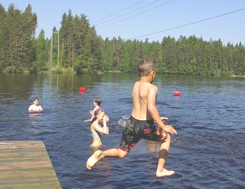 ToimintaSuomi's tweet photo. Tarjoa lapsellesi ikimuistoinen, hauska #kesäleiri! Haku käynnissä. http://t.co/0iXvOsCKJV #lapset #nuoret #järjestöt http://t.co/KpRKFeLFLu