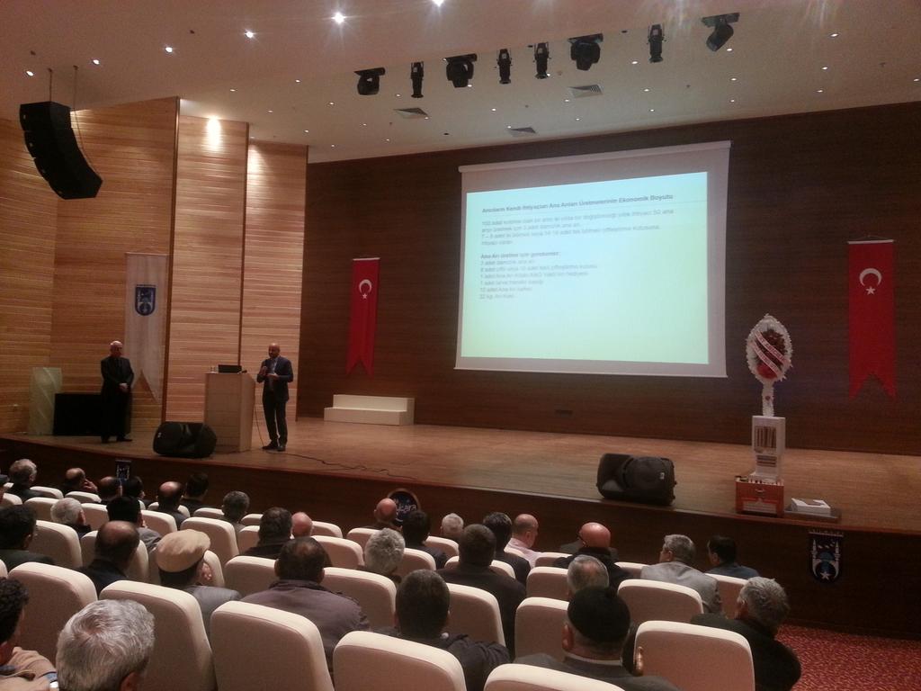 KazandaYasam's tweet photo. ABB KIRSAL KALKINMA HIZMETLERI DAIRESI BSK.SN @ozgureguven "KADINLARIMIZDA ARICILIK YAPSIN" DIYOR. @06melihgokcek http://t.co/h2b6H6pbcO