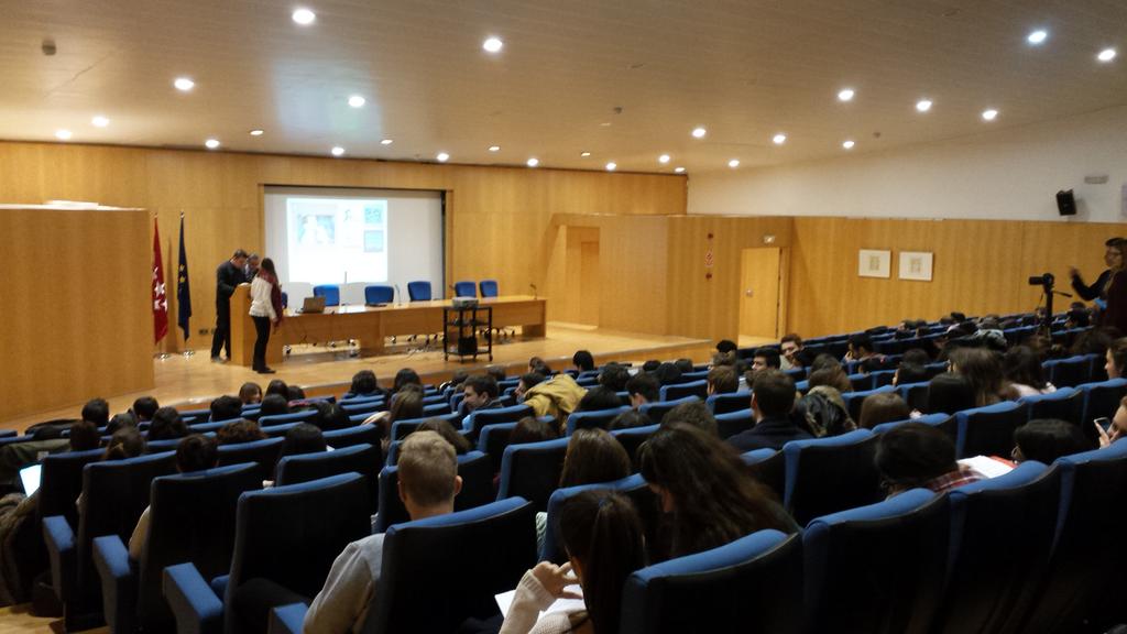 creandoURJC's tweet photo. Empieza la primera ponencia, Andrés Sánchez de Viewmetric, dejad preguntas con el hashtag #ADdayURJC http://t.co/pMFpqzY78W