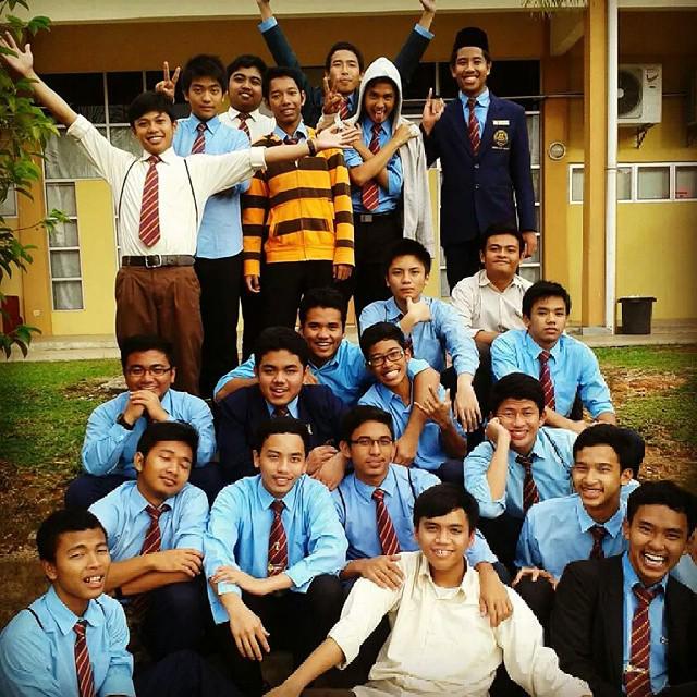 AGPicts's tweet photo. a dedication post for 6th batch/ form 5 2013 good luck in life guysss http://t.co/WgBmKzyzSj