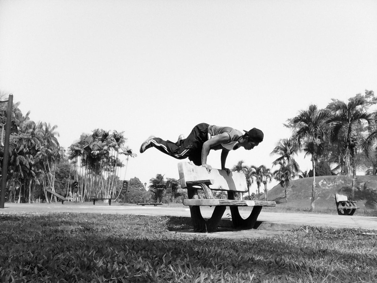 BarSmashMY's tweet photo. Straddle planche by @httpdnl #BarSmash http://t.co/yRxk8FYq2g
