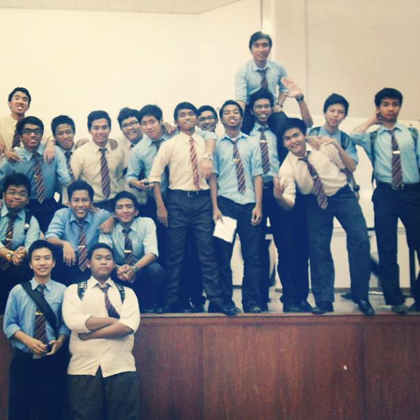 AGPicts's tweet photo. our seniors when we were form 1, form 5/4th batch 2011 #appreciationpost http://t.co/O9CGiS9Tz9