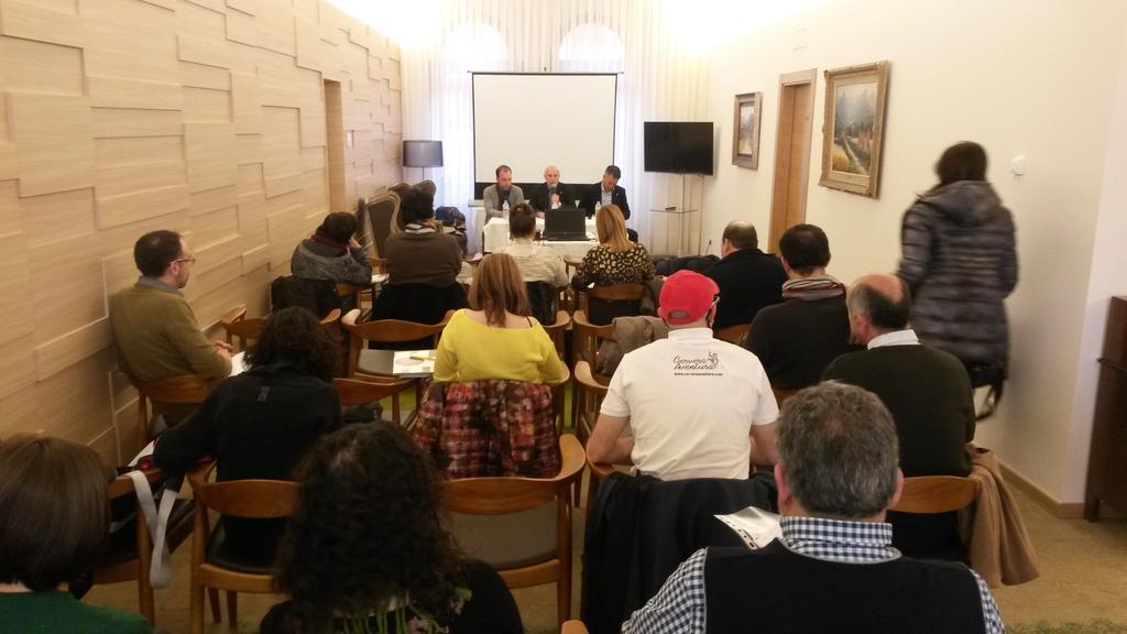Turisme_Segarra's tweet photo. Avui jornades de turisme de #jtlaaegarra #lasegarra a #guissona @aralleida @catexperience @AJGuissona #calpiteu http://t.co/zx3vkoEClM