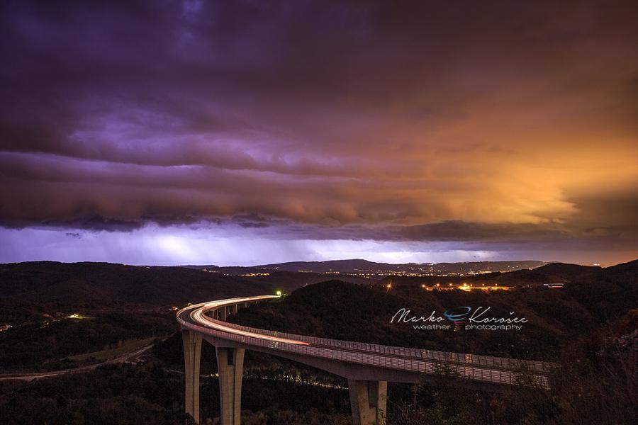 CoverGap's tweet image. #Viaduct under shelf ... - covergap.com/viaduct-under-… #Autumn #CarTrails #Chaser #Chasing #CrniKal #Lightning