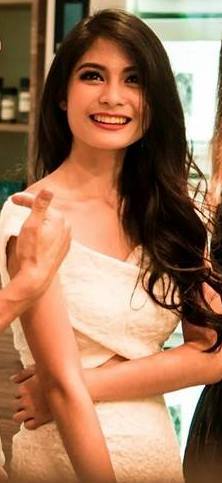 yuloedralin07's tweet photo. Hi ganda nitong babaeng tooh idol <3 

#ErikaRabara
#MLFTSReturns 
#GanyanKaEh http://t.co/NayKAe2BGN