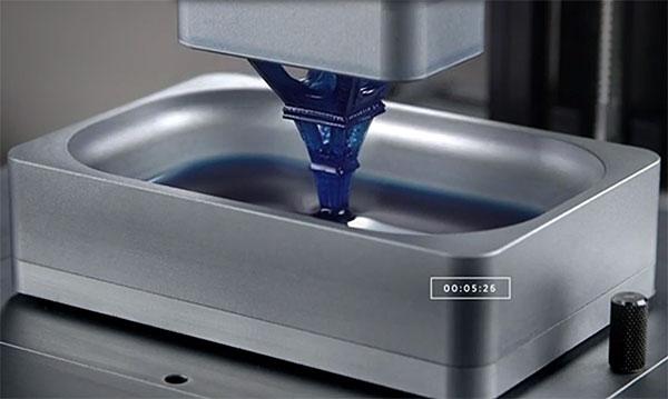 microsiervos's tweet photo. Una nueva tecnología de impresión 3D más rápida y mucho más espectacular #tecnología http://t.co/O09kTQzlAV http://t.co/frJ64dDxZd