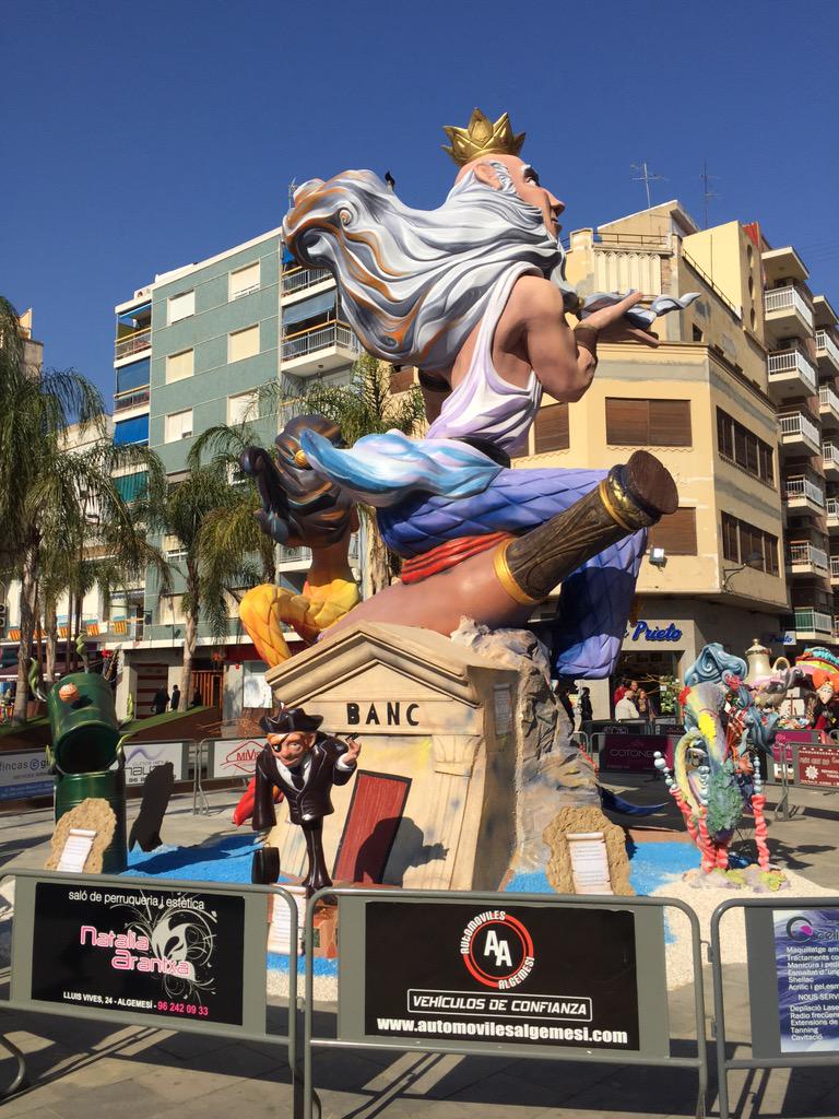 FALLANOUMERCAT_'s tweet photo. La temática d'este any del monument gran d la #FallaNouMercat es els #DeusMarins #FallesAlgemesi #Falles15 #Algemesi http://t.co/RI54cjl8AL