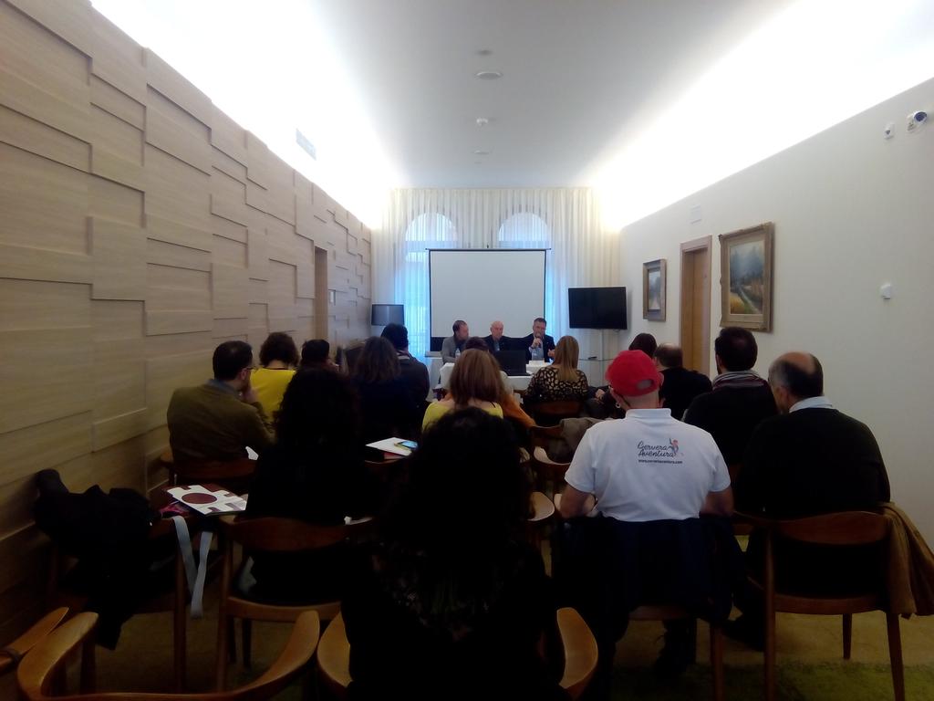 NeusMangues's tweet photo. Aprenent una mica més a les Jornades sobre Turisme de la Segarra #jtsegarra http://t.co/0iNUElRSxW