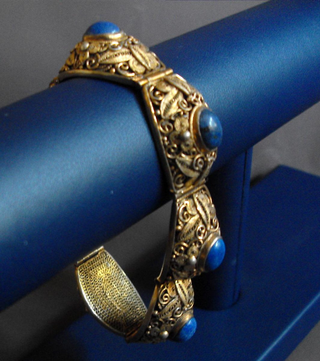 CartersCollecta's tweet photo. SOLD to the USA!
Goldtone filigree wirework linked bracelet
https://t.co/oCXTd1eyUF
#CartersForSale #FollowVintage http://t.co/eD3p6Xu4RR