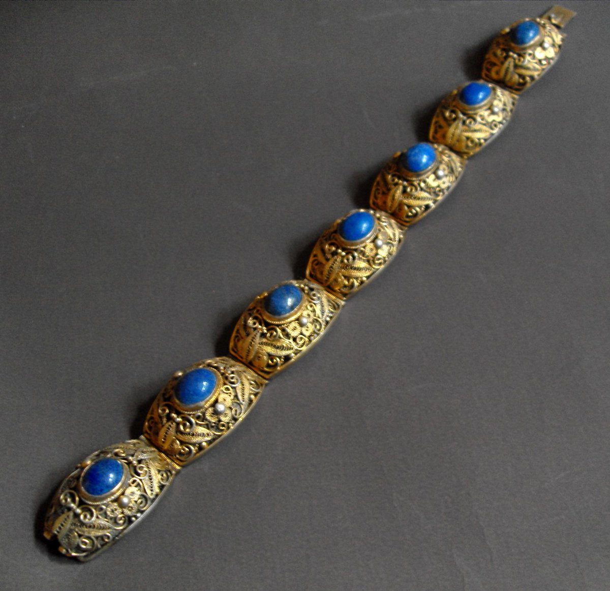 CartersCollecta's tweet photo. SOLD to the USA!
Goldtone filigree wirework linked bracelet
https://t.co/oCXTd1eyUF
#CartersForSale #FollowVintage http://t.co/eD3p6Xu4RR