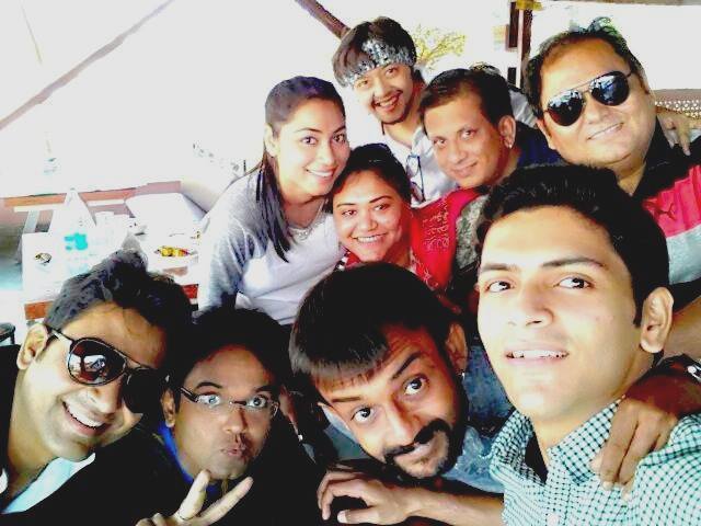 PBFilmsKolkata's tweet photo. #FunClick behind the scene,
Team #KokhonTomarAsbeTelephone http://t.co/ZYjPbdooGz