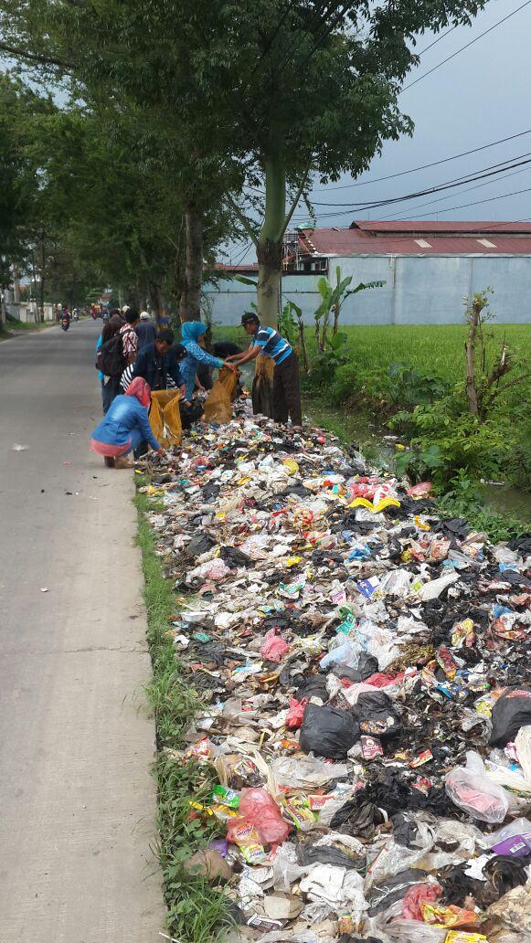 Aksi warga Kec Soljer yg peduli kebersihan lingkungan. Jng sampai dikotori lagi oleh orang2 yg tidak bertanggungjawab