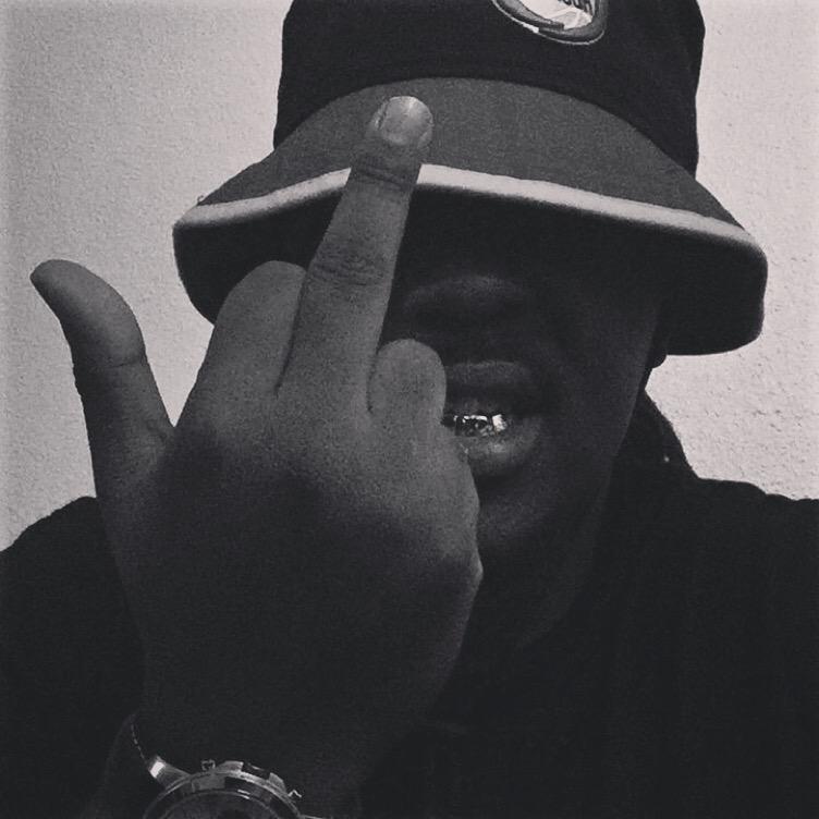 rastaa_renzo's tweet photo. Mood: http://t.co/qSKeBqBwVr