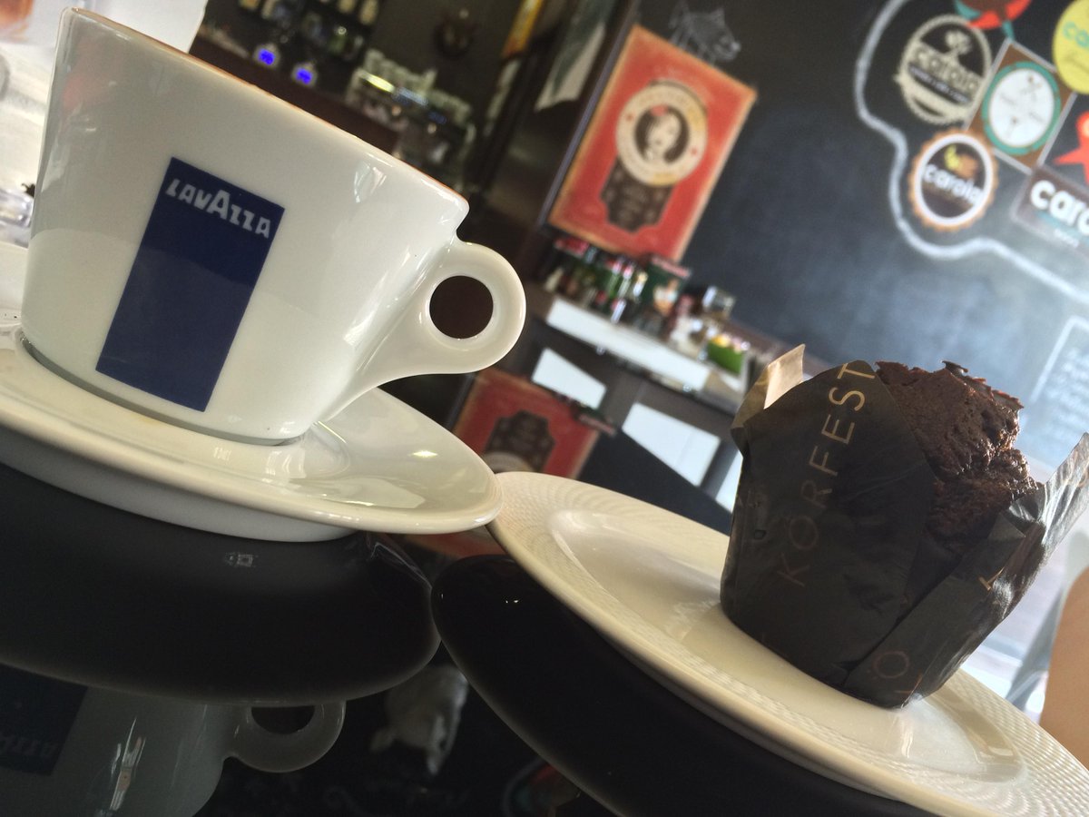 RestCarola's tweet photo. Un buen desayuno con nosotros puede ser... British, mediterráneo, francés, Sport o ...

también con ¡¡ muffin!! 😋 http://t.co/HSu4NtI5WH