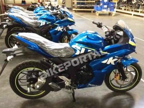 KartuNano's tweet photo. Hot! Suzuki Segera Gelontorkan Pesaing Honda CBR150R http://t.co/3mitKov5Ii http://t.co/fqC6FIrDlk