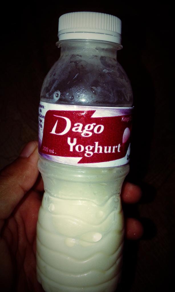 RienBadzlin's tweet photo. Bangun tidur 》 buka kulkas 》 ada yoghurt 》 SIKAAATTT !!! http://t.co/Be0Yxbj5hN