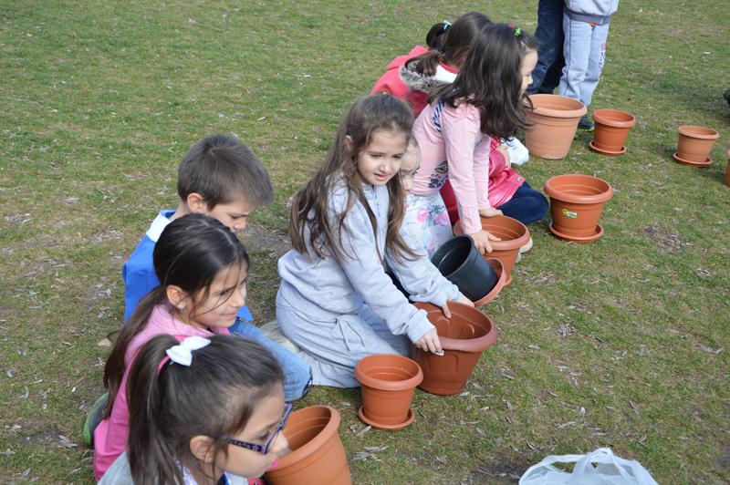 AcipayamB's tweet photo. Birlikte Büyüyecekler. Öğrencilerimiz Çam Tohumu Dikti. Haberi Okumak İçin Tıklayın: http://t.co/I9o6Y3SF8h http://t.co/YTLtv5FbiC