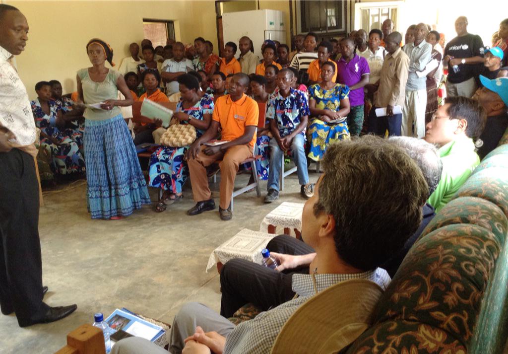 Interaction with Community Health Workers in Mayange on how they support pregnant women thru #RapidSMS <a href="/RwandaKorea/">Korean Embassy</a>