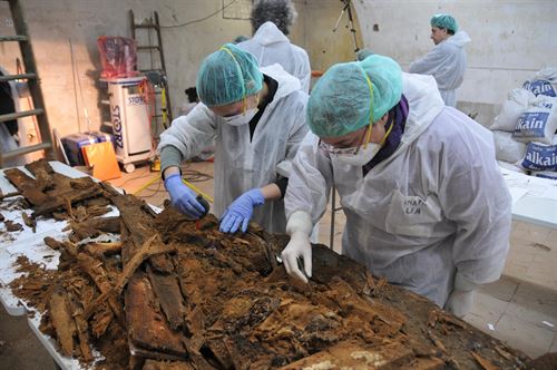 europapress's tweet photo. #Ultimahora. Hallan los restos de Cervantes en el convento de las trinitarias - http://t.co/Xqpj3ebuHB http://t.co/yaZrcPBUCs