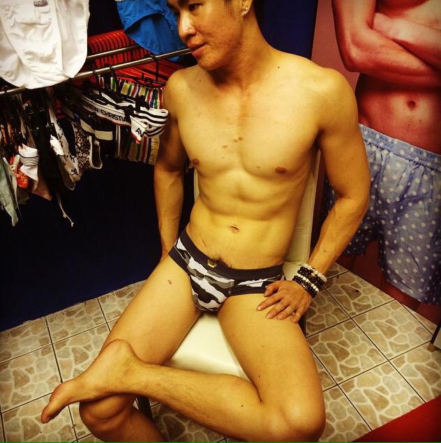 kun000MMM's tweet photo. @GUSthanapat ลูกค้าหุ่นเเน่นๆลองกกนให้ดูเสียวสุดๆ http://t.co/STf7iCFzZo